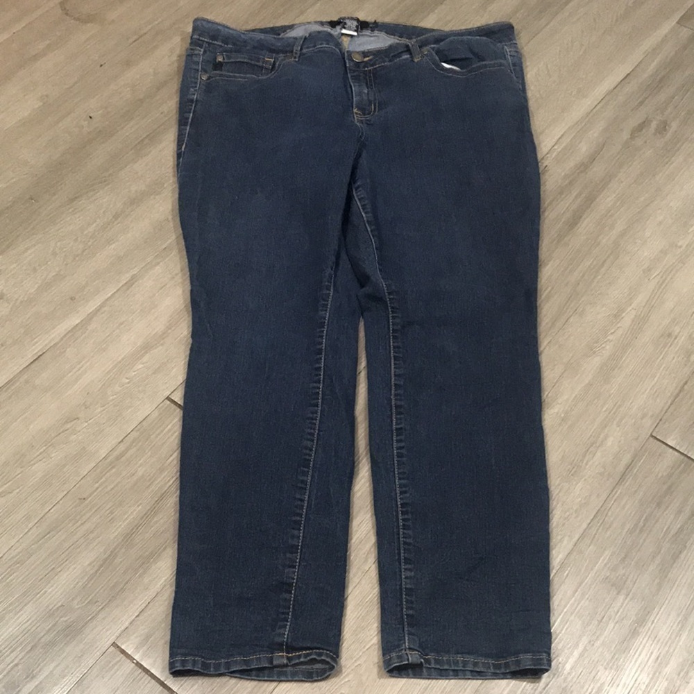 Torrid Medium Wash Straight Leg Mid-Rise Jeans           size 20s - Picture 5 of 7